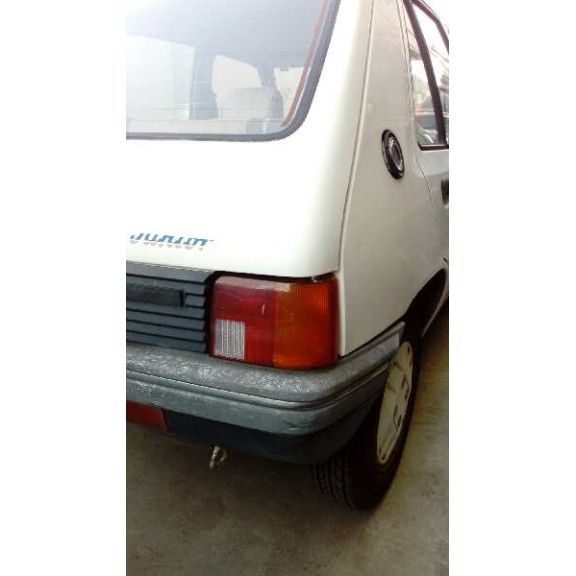peugeot 205 berlina del año 1989