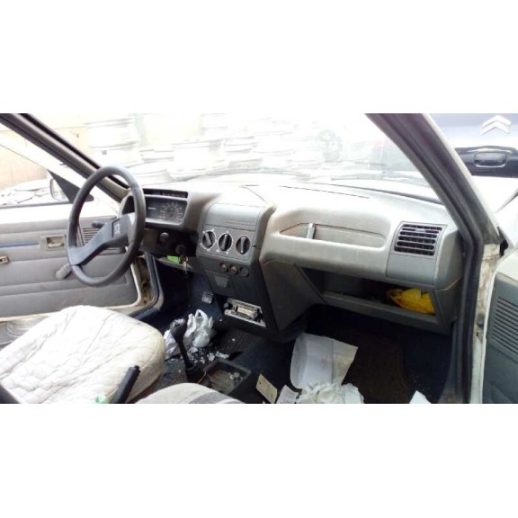 peugeot 205 berlina del año 1989