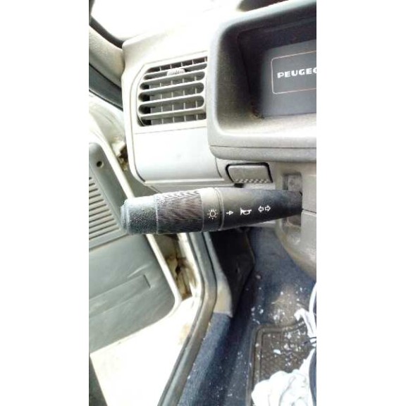 peugeot 205 berlina del año 1989