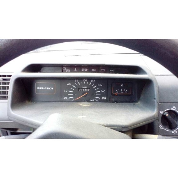 peugeot 205 berlina del año 1989