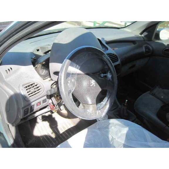 peugeot 206 berlina del año 2001