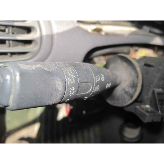 peugeot 206 berlina del año 2001