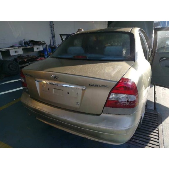 daewoo nubira berlina del año 2000