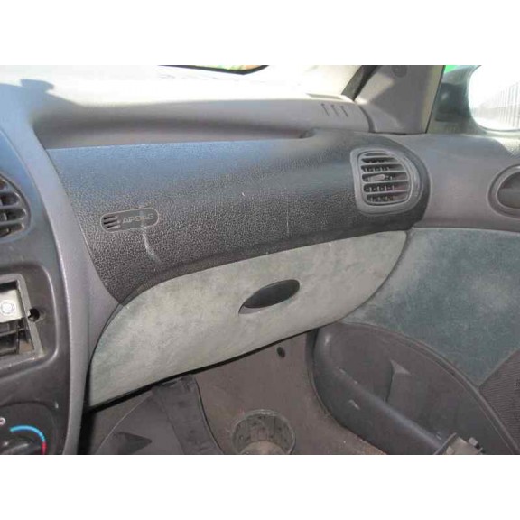 peugeot 206 berlina del año 2001