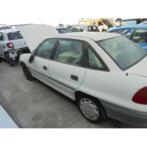 opel astra f berlina del año 1996