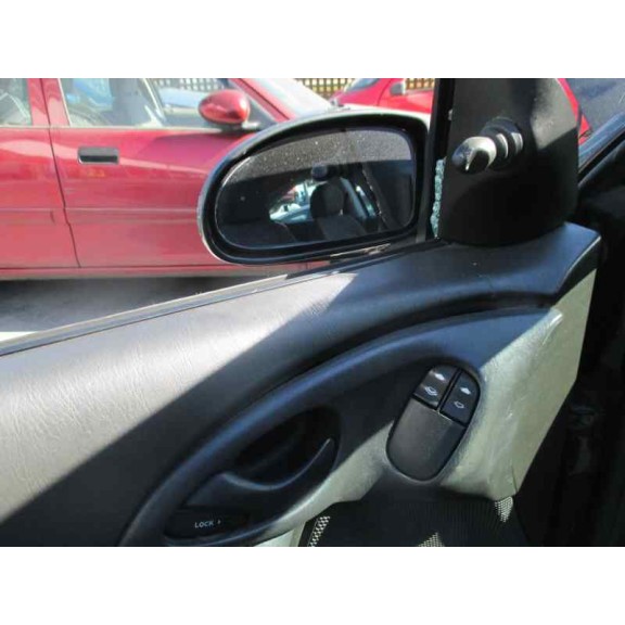 ford focus berlina (cak) del año 2001