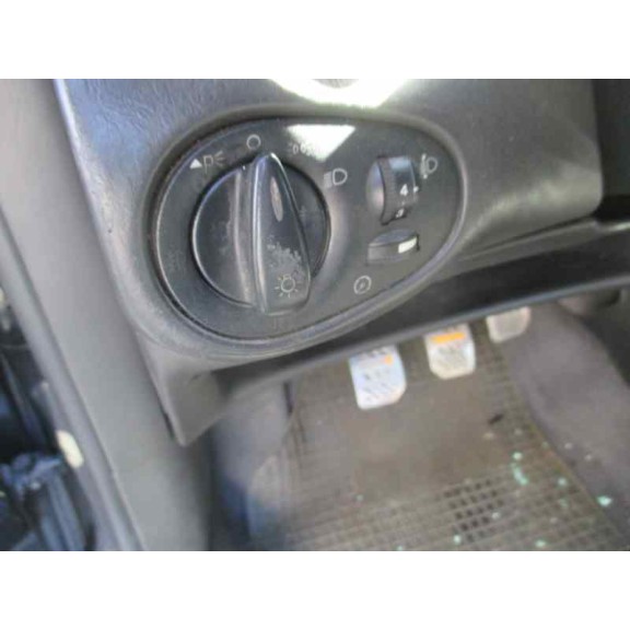 ford focus berlina (cak) del año 2001