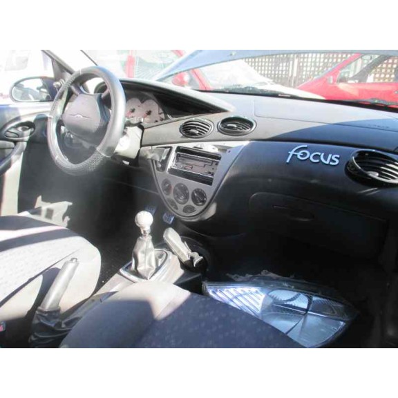 ford focus berlina (cak) del año 2001