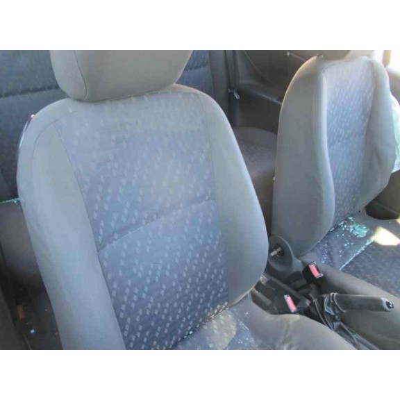 ford focus berlina (cak) del año 2001