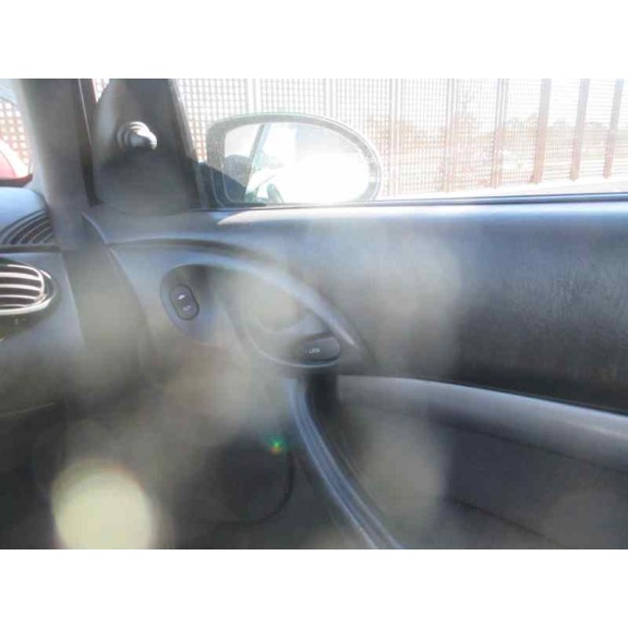 ford focus berlina (cak) del año 2001