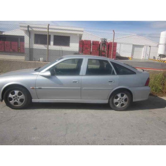 opel vectra b berlina del año 2000