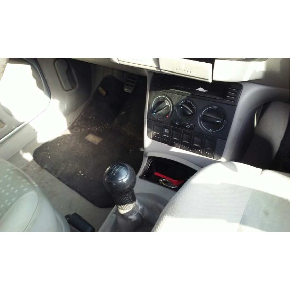 volkswagen lupo (6x1/6e1) del año 2003