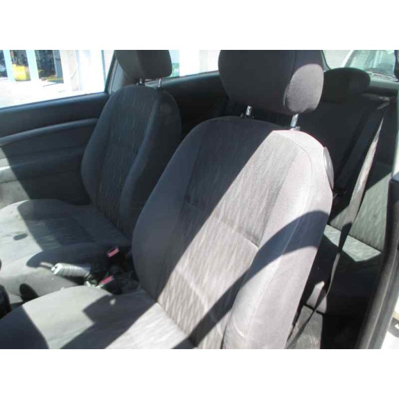 ford focus berlina (cak) del año 2004