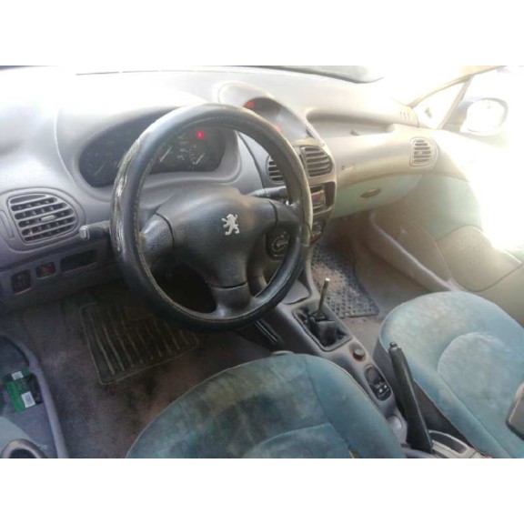 peugeot 206 berlina del año 2000