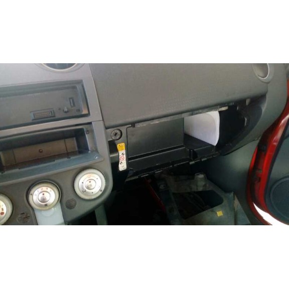 mitsubishi colt berlina 5 (z30a) del año 2005