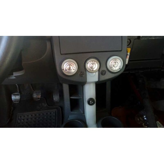 mitsubishi colt berlina 5 (z30a) del año 2005