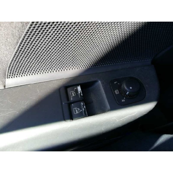 volkswagen golf v berlina (1k1) del año 2004