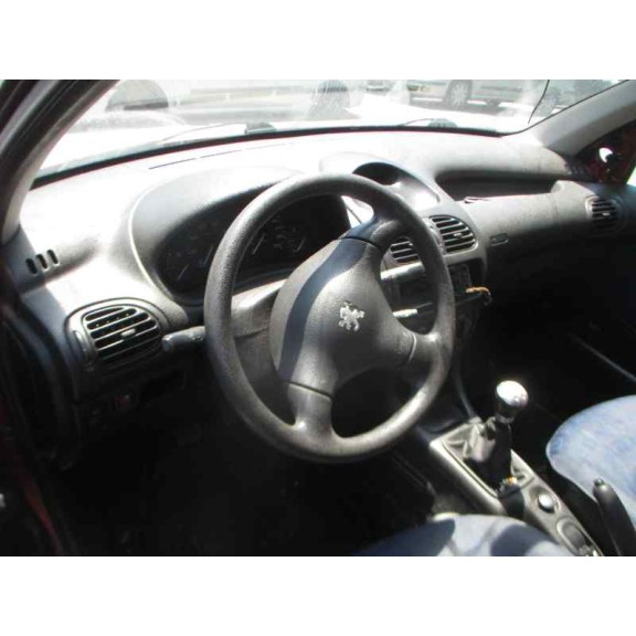 peugeot 206 berlina del año 2001