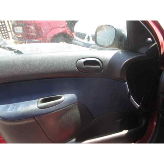 peugeot 206 berlina del año 2001