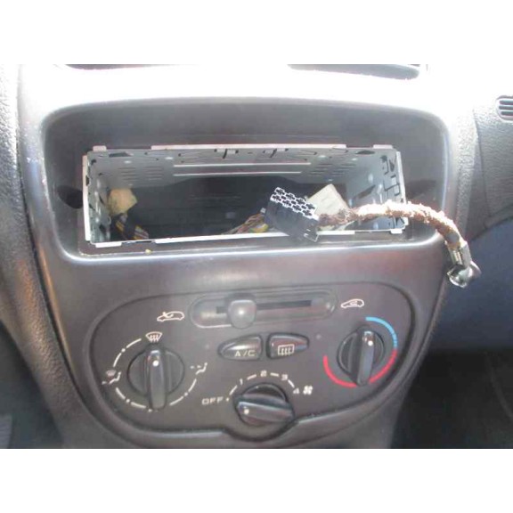 peugeot 206 berlina del año 2001