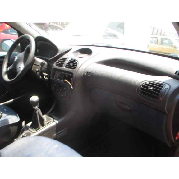 peugeot 206 berlina del año 2001