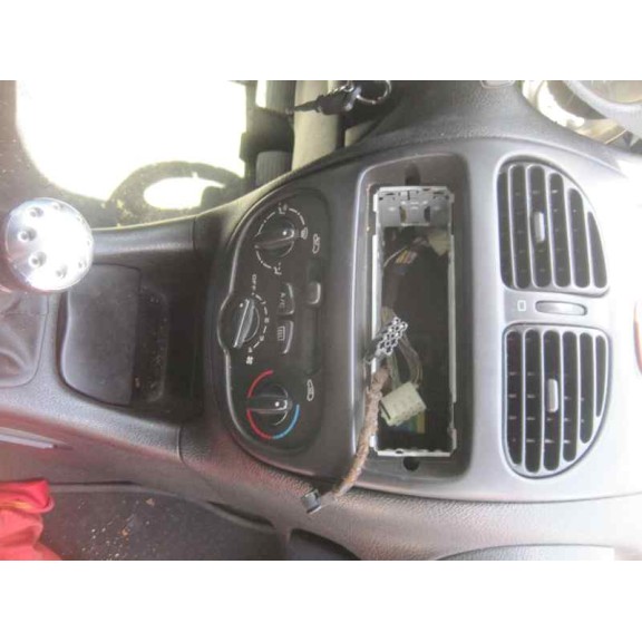 peugeot 206 berlina del año 2001