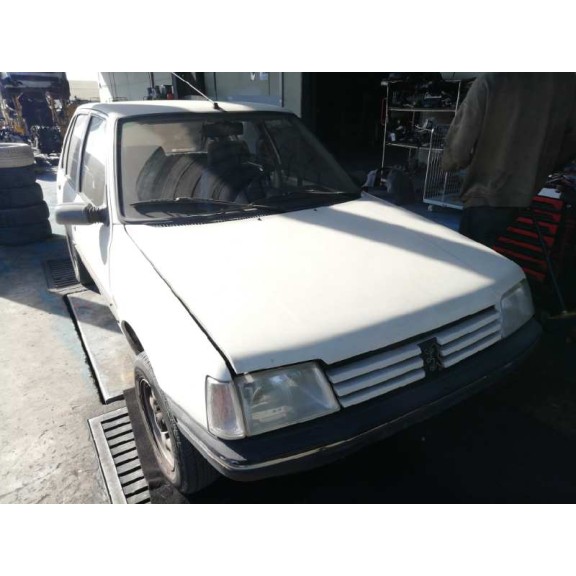 peugeot 205 berlina del año 1992