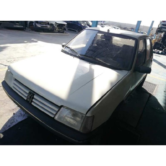 peugeot 205 berlina del año 1992