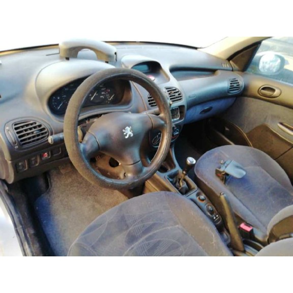 peugeot 206 berlina del año 2001