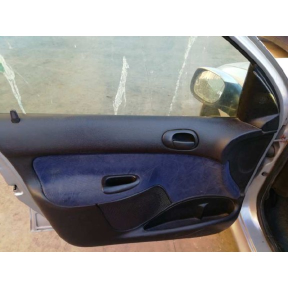 peugeot 206 berlina del año 2001