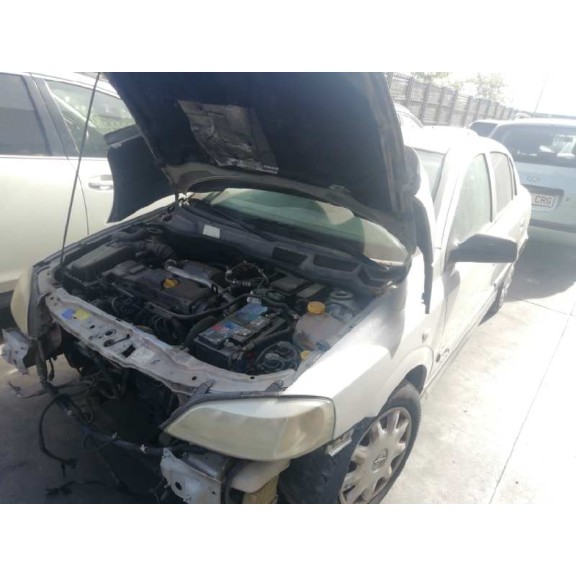 opel astra g berlina del año 2000