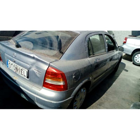 opel astra g berlina del año 2000