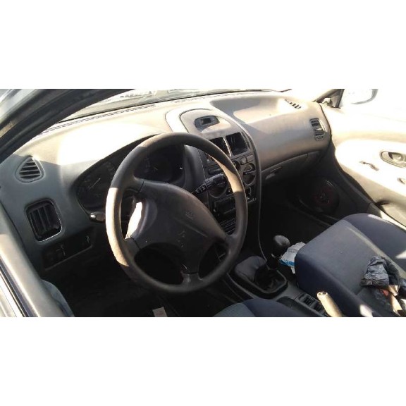 mitsubishi carisma berina 5 (da0) del año 1999