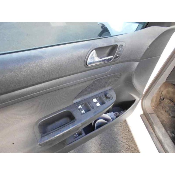 volkswagen golf v berlina (1k1) del año 2004