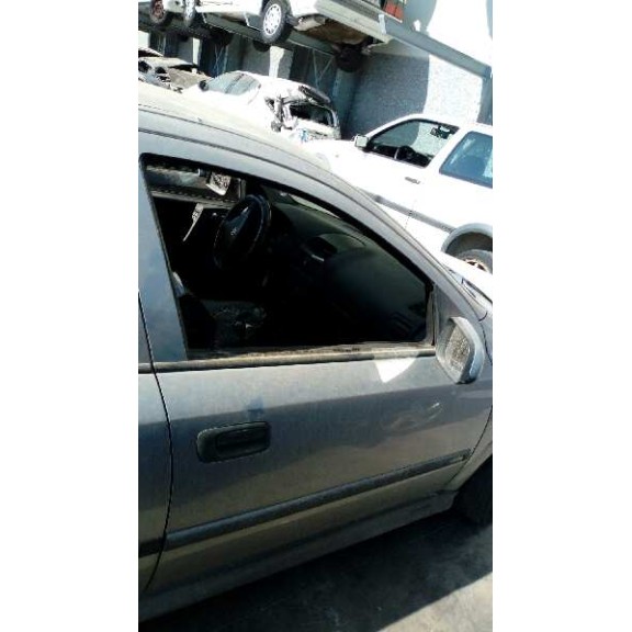 opel astra g berlina del año 2000