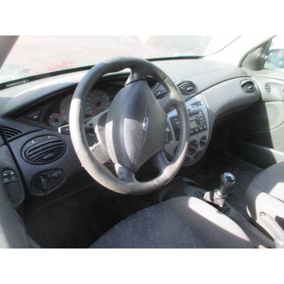 ford focus berlina (cak) del año 2001