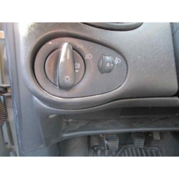 ford focus berlina (cak) del año 2001