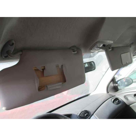 ford focus berlina (cak) del año 2001