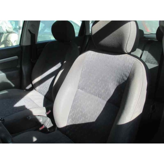 ford focus berlina (cak) del año 2001