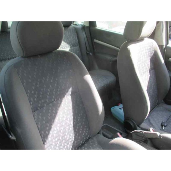 ford focus berlina (cak) del año 2001