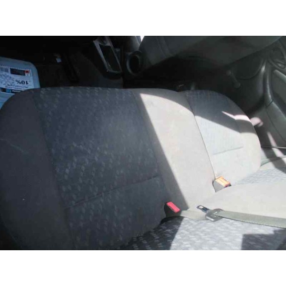 ford focus berlina (cak) del año 2001