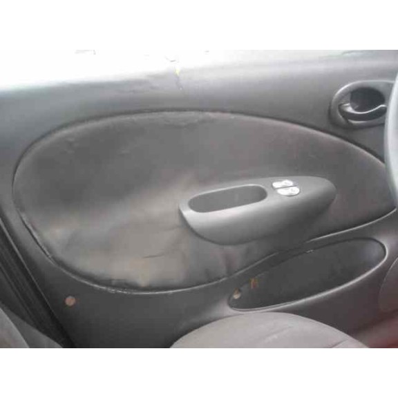 ford fiesta berlina (dx) del año 2000