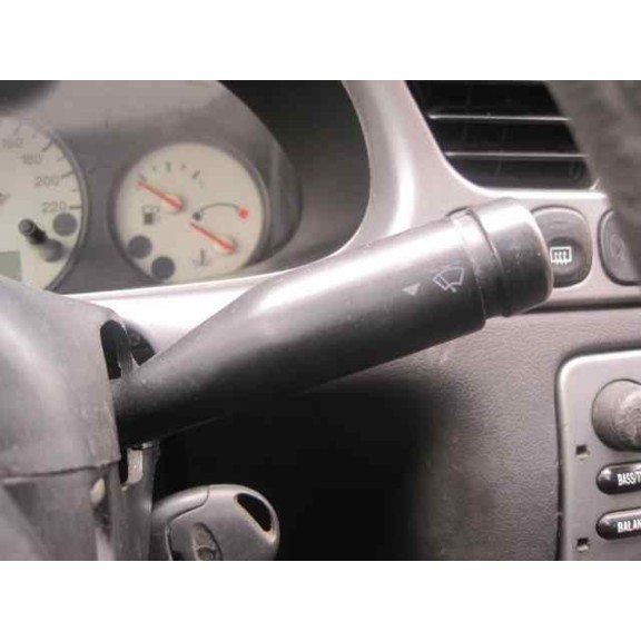 ford fiesta berlina (dx) del año 2000