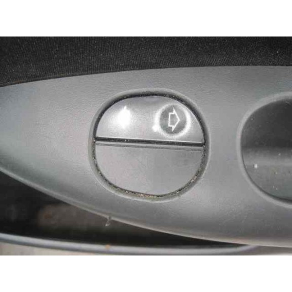 ford fiesta berlina (dx) del año 2000