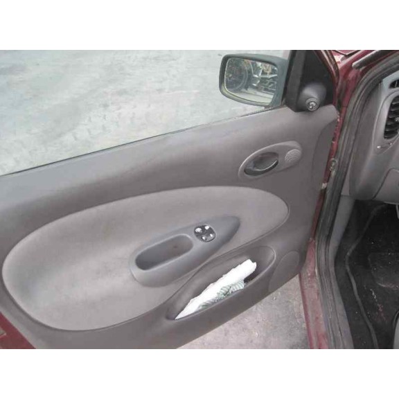 ford fiesta berlina del año 1999