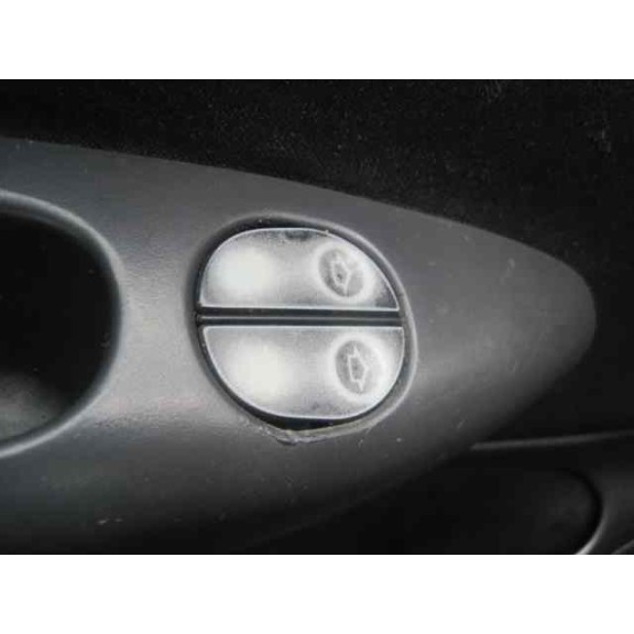 ford fiesta berlina (dx) del año 2000