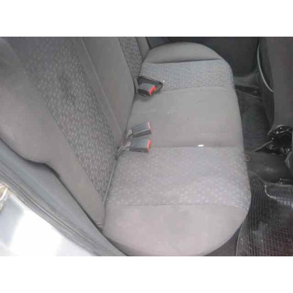 ford fiesta berlina (dx) del año 2000