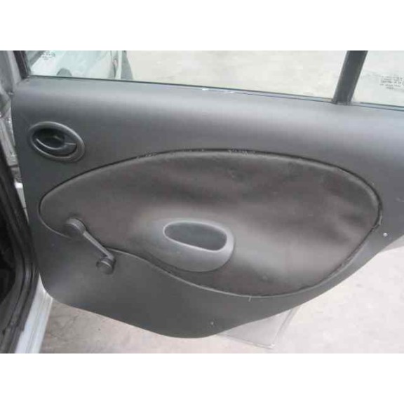 ford fiesta berlina (dx) del año 2000