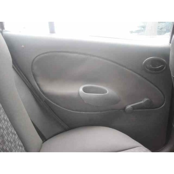 ford fiesta berlina (dx) del año 2000