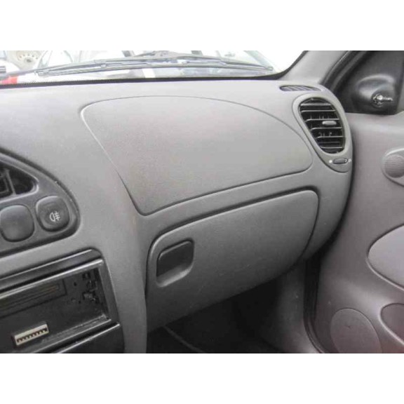 ford fiesta berlina del año 1999